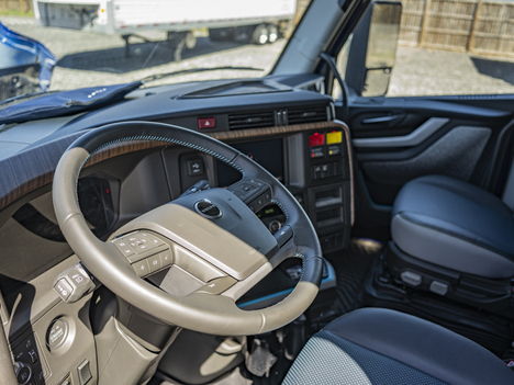 NEW 2025 VOLVO VNL860 TANDEM AXLE SLEEPER TRUCK #$vid