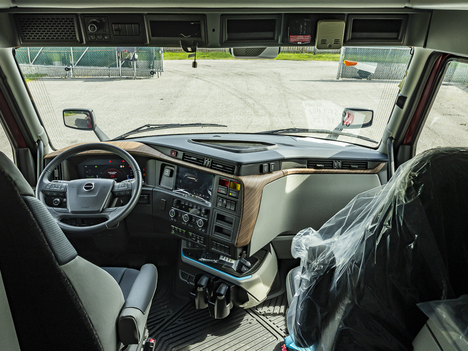 NEW 2025 VOLVO VNL860 TANDEM AXLE SLEEPER TRUCK #$vid