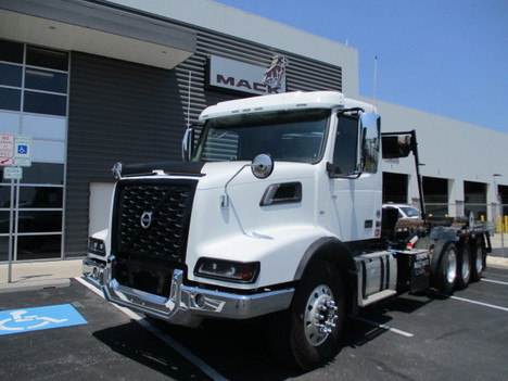 USED 2022 VOLVO VHD84F ROLL-OFF GARBAGE TRUCK #$vid