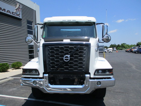 USED 2022 VOLVO VHD84F ROLL-OFF GARBAGE TRUCK #$vid