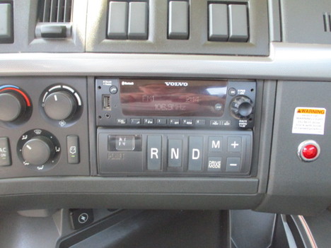 USED 2022 VOLVO VHD84F ROLL-OFF GARBAGE TRUCK #$vid