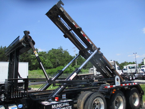 USED 2022 VOLVO VHD84F ROLL-OFF GARBAGE TRUCK #$vid