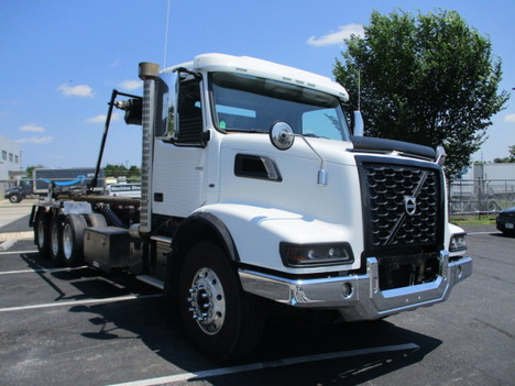 USED 2022 VOLVO VHD84F ROLL-OFF GARBAGE TRUCK #$vid