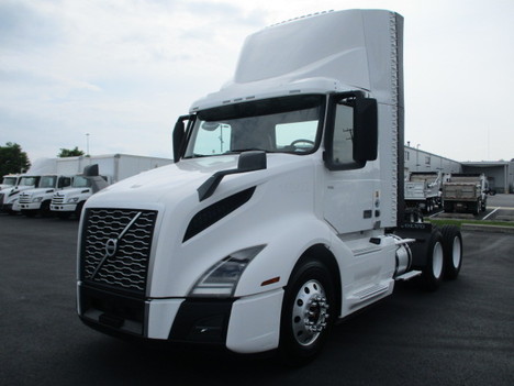 USED 2021 VOLVO VNL64T300 TANDEM AXLE DAYCAB TRUCK #$vid