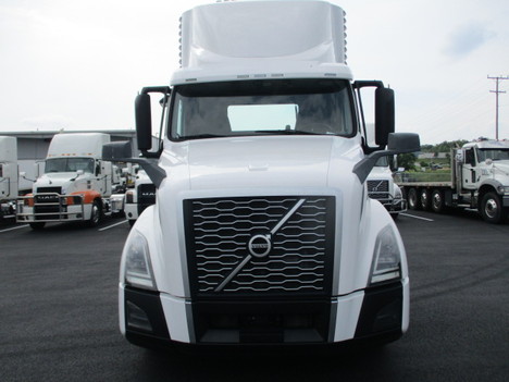 USED 2021 VOLVO VNL64T300 TANDEM AXLE DAYCAB TRUCK #$vid