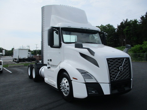 USED 2021 VOLVO VNL64T300 TANDEM AXLE DAYCAB TRUCK #$vid