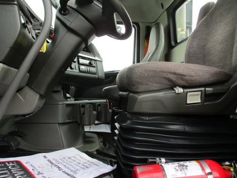 USED 2021 VOLVO VNL64T300 TANDEM AXLE DAYCAB TRUCK #$vid