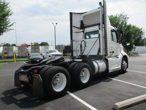USED 2019 VOLVO VNL64T300 T/A TAG AXLE DAYCAB TRUCK #$vid