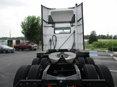 USED 2019 VOLVO VNL64T300 T/A TAG AXLE DAYCAB TRUCK #$vid