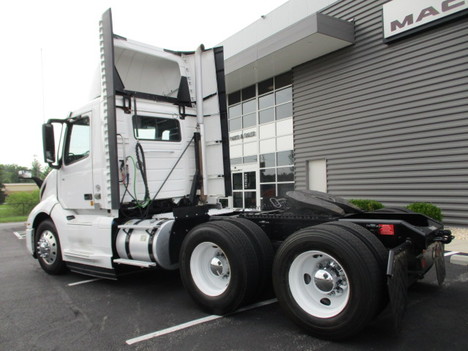 USED 2019 VOLVO VNL64T300 T/A TAG AXLE DAYCAB TRUCK #$vid