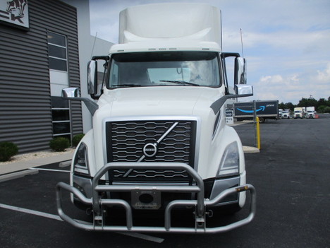 USED 2019 VOLVO VNL64T300 TANDEM AXLE DAYCAB TRUCK #$vid