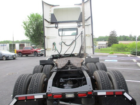 USED 2019 VOLVO VNL64T300 TANDEM AXLE DAYCAB TRUCK #$vid