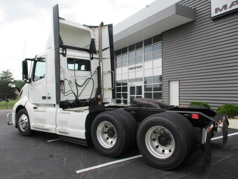 USED 2019 VOLVO VNL64T300 TANDEM AXLE DAYCAB TRUCK #$vid