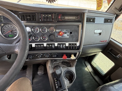 USED 2013 KENWORTH T800 DAYCAB TRUCK #$vid