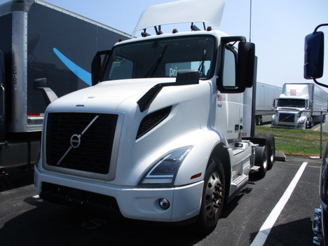 USED 2020 VOLVO VNR64T300 TANDEM AXLE DAYCAB TRUCK #$vid