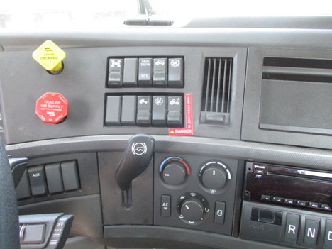 USED 2020 VOLVO VNR64T300 TANDEM AXLE DAYCAB TRUCK #$vid