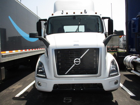 USED 2020 VOLVO VNR64T300 TANDEM AXLE DAYCAB TRUCK #$vid