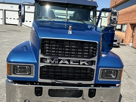 NEW MACK PINNACLE 64T DAYCAB TRUCK #$vid