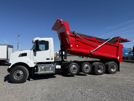 2026 VOLVO VHD104F 5 Axle Steel Dump Truck #1732 2026 VOLVO VHD104F 5 Axle Steel Dump Truck #1732