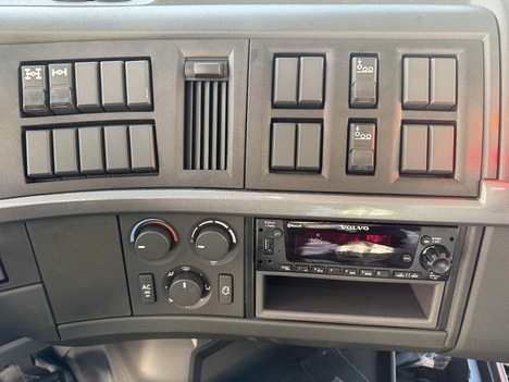 NEW 2026 VOLVO VHD104F 5 AXLE STEEL DUMP TRUCK #$vid