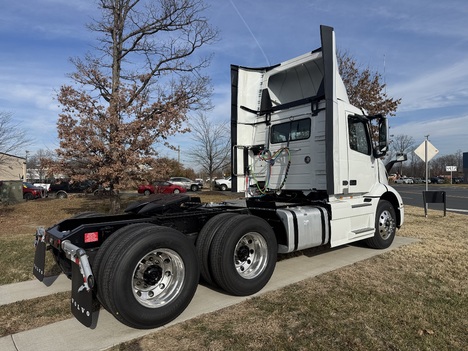 NEW 2026 VOLVO VNR64T TANDEM AXLE DAYCAB TRUCK #$vid