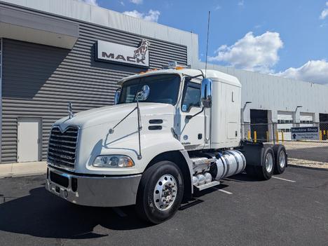 USED 2018 MACK MP7 TANDEM AXLE SLEEPER TRUCK #$vid