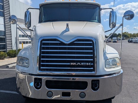 USED 2018 MACK MP7 TANDEM AXLE SLEEPER TRUCK #$vid