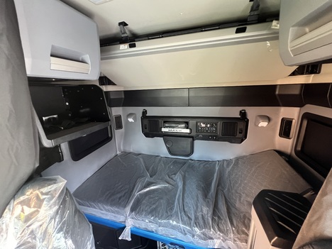 NEW 2026 MACK PIONEER TANDEM AXLE SLEEPER TRUCK #$vid