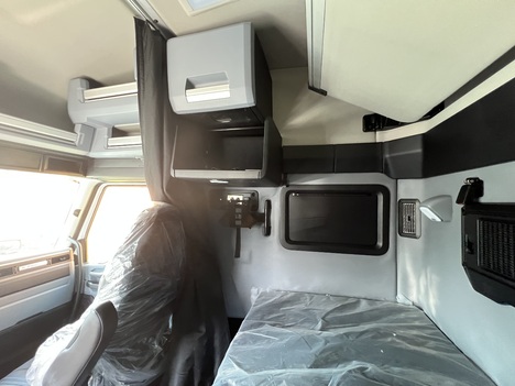 NEW 2026 MACK PIONEER TANDEM AXLE SLEEPER TRUCK #$vid