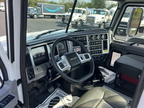 NEW 2026 MACK PINNACLE PI64T TANDEM AXLE DAYCAB TRUCK #$vid