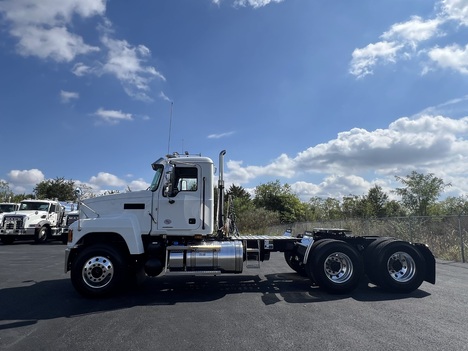 NEW 2026 MACK PINNACLE PI64T TANDEM AXLE DAYCAB TRUCK #$vid