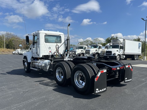 NEW 2026 MACK PINNACLE PI64T TANDEM AXLE DAYCAB TRUCK #$vid