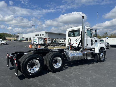 NEW 2026 MACK PINNACLE PI64T TANDEM AXLE DAYCAB TRUCK #$vid