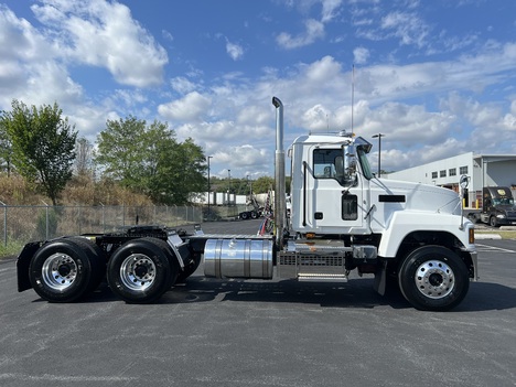 NEW 2026 MACK PINNACLE PI64T TANDEM AXLE DAYCAB TRUCK #$vid