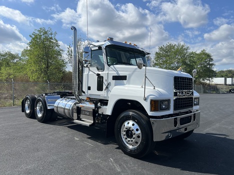 NEW 2026 MACK PINNACLE PI64T TANDEM AXLE DAYCAB TRUCK #$vid