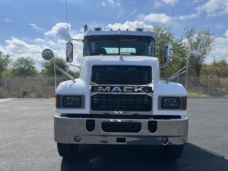NEW 2026 MACK PINNACLE PI64T TANDEM AXLE DAYCAB TRUCK #$vid