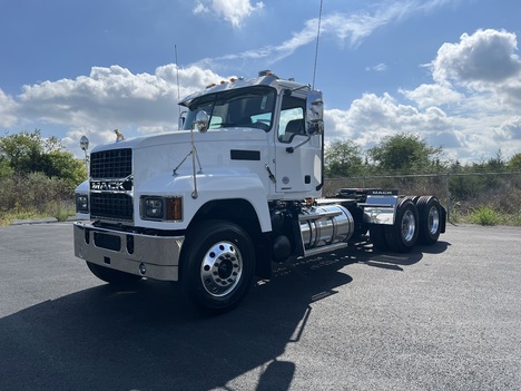 NEW 2026 MACK PINNACLE PI64T TANDEM AXLE DAYCAB TRUCK #$vid