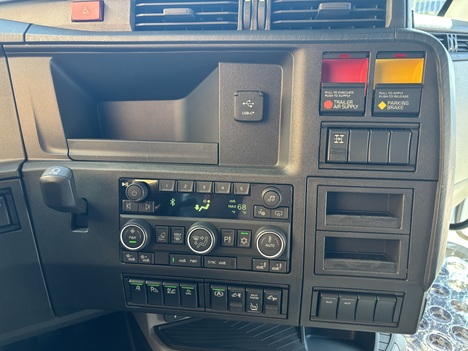 NEW 2027 VOLVO ALL NEW VNL860 TANDEM AXLE SLEEPER TRUCK #$vid