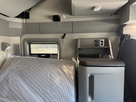 NEW 2027 VOLVO ALL NEW VNL860 TANDEM AXLE SLEEPER TRUCK #$vid