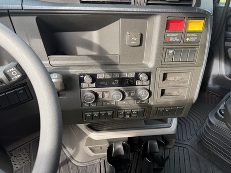 NEW 2027 VOLVO VNL64T860 TANDEM AXLE SLEEPER TRUCK #$vid