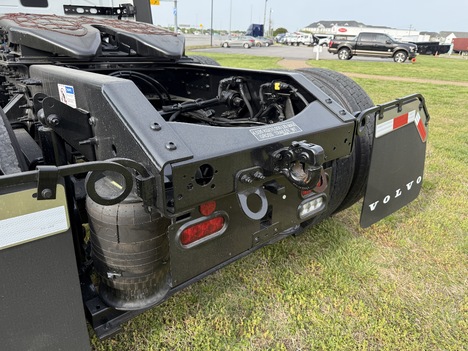 NEW 2027 VOLVO VNL64T860 TANDEM AXLE SLEEPER TRUCK #$vid