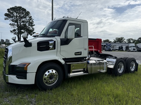 NEW 2027 MACK PIONEER DAYCAB TRUCK #$vid