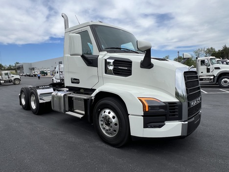 NEW 2027 MACK PIONEER DAYCAB TRUCK #$vid