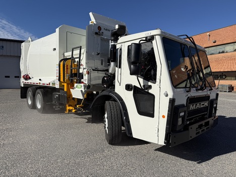 2026 MACK LR64 Garbage Truck #1814