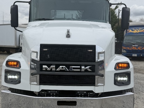 USED 2024 MACK MD6 SERVICE - UTILITY TRUCK #$vid