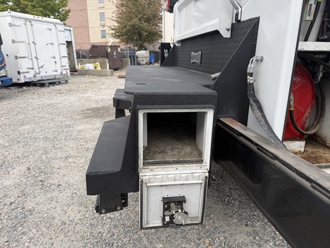 USED 2024 MACK MD6 SERVICE - UTILITY TRUCK #$vid