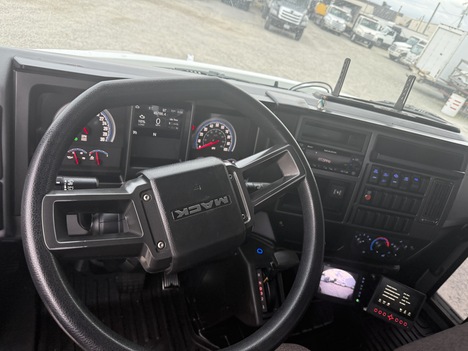 USED 2024 MACK MD6 SERVICE - UTILITY TRUCK #$vid