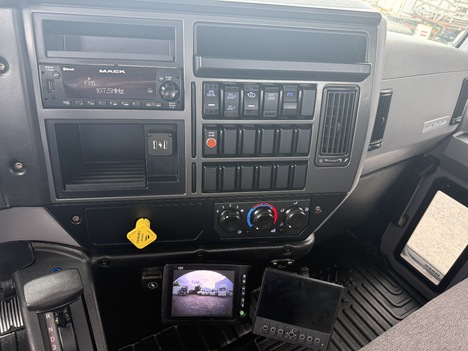 USED 2024 MACK MD6 SERVICE - UTILITY TRUCK #$vid