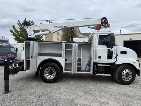 USED 2024 MACK MD6 SERVICE - UTILITY TRUCK #$vid