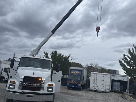 USED 2023 MACK MD6 SERVICE - UTILITY TRUCK #$vid
